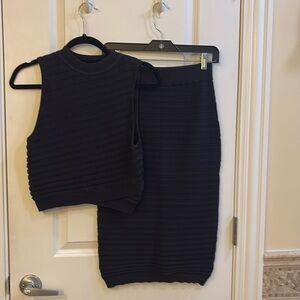 Sleeveless knit top and skirt